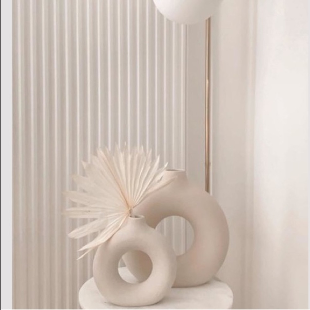 *NWT* - H&M SMALL Textured Ceramic Donut Vase